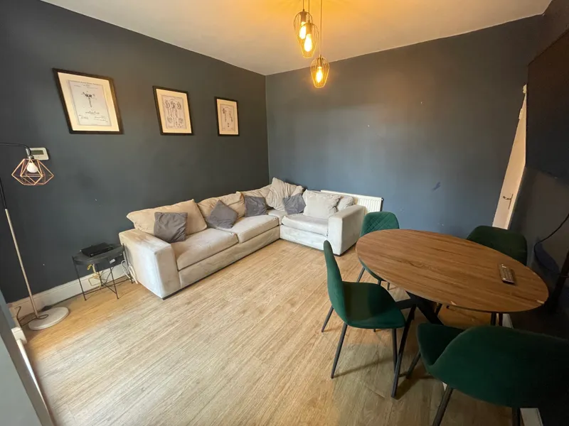 Modern 6 Bed, 3 Bath Student House // Jul 2026 - Image 7